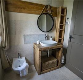 5 bedroom villa with heated pool near Momjan, Istria, sleep 12
